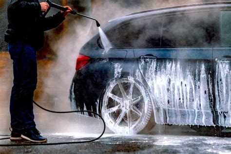 MAKING OUT IN A CAR WASH